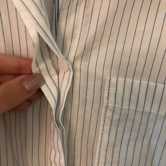 ☆H&M oversized blue and white striped button up☆ - Picture 4 of 6